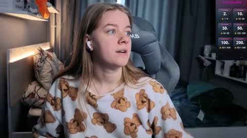 Snapshot of candy_meggie chatting on 6, 2, 2025 Megan online show from 6, 2, 2025