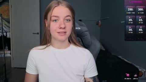 Snapshot of candy_meggie chatting on 12, 9, 2025 Megan online show from 12, 9, 2025