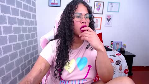 Snapshot of candyhot_sex chatting on 19, 12, 2024 Karen online show from 19, 12, 2024