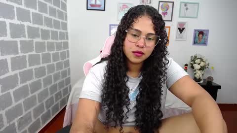 Snapshot of candyhot_sex chatting on 9, 3, 2025 Karen online show from 9, 3, 2025