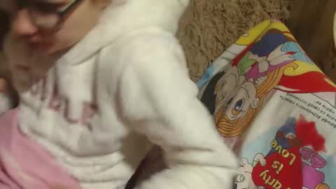 Snapshot of candylady13 chatting on 30, 1, 2025 say meow and send tips  online show from 30, 1, 2025