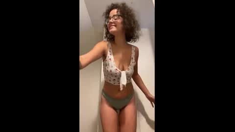 Snapshot of cannakams chatting on 5, 1, 2025 online show from 5, 1, 2025