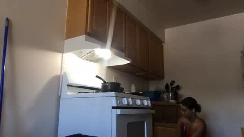 Snapshot of cannakams chatting on 8, 9, 2025 online show from 8, 9, 2025