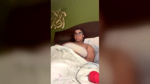 caramel_cremes15 online show from 9, 5, 2026