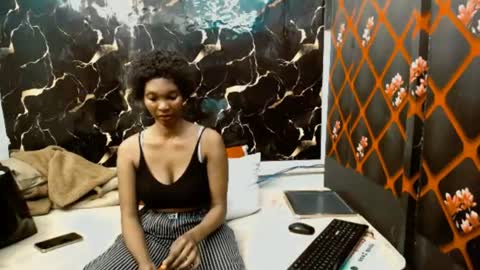 Snapshot of caramelminxx_ chatting on 8, 7, 2026 caramelminxx_ online show from 8, 7, 2026