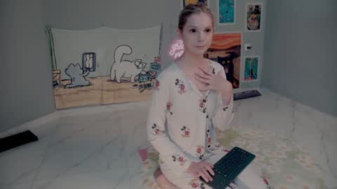 NONA    follow online show from 15, 9, 2025