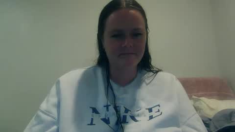 Snapshot of carinabro10 chatting on 7, 10, 2025 carinabro10 online show from 7, 10, 2025