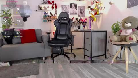 Carla independent model    online show from 29, 4, 2026