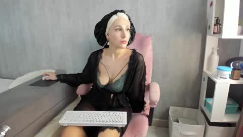 Snapshot of carol_may_ chatting on 18, 9, 2025 carol_may_ online show from 18, 9, 2025
