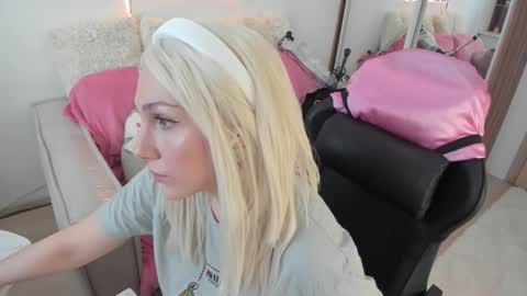 Snapshot of carol_may_ chatting on 11, 2, 2026 carol_may_ online show from 11, 2, 2026