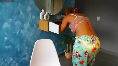 carolina_zaens online show from 6, 8, 2026
