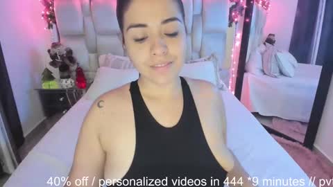 Snapshot of carolinafox_ chatting on 2, 12, 2024 caroline online show from 2, 12, 2024