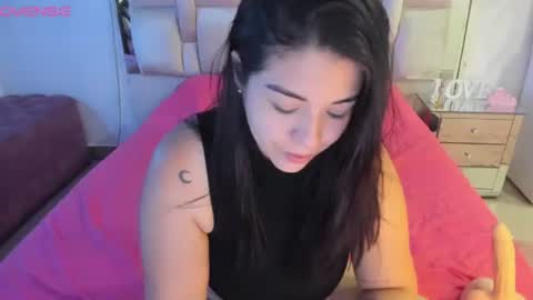 Snapshot of carolinafox_ chatting on 4, 3, 2025 caroline online show from 4, 3, 2025