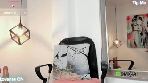 caroline daring online show from 25, 4, 2026