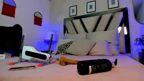  Caroline  online show from 2, 5, 2026