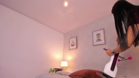  Caroline  online show from 8, 7, 2026