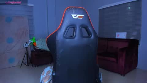 caroline_east online show from 8, 10, 2025