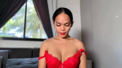 caroline_east online show from 9, 4, 2026