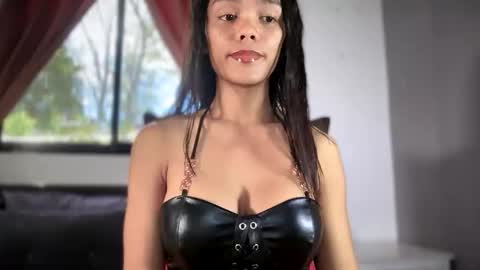 caroline_east online show from 1, 5, 2026
