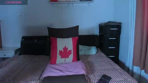 Snapshot of caroline_east chatting on 8, 7, 2026 caroline_east online show from 8, 7, 2026
