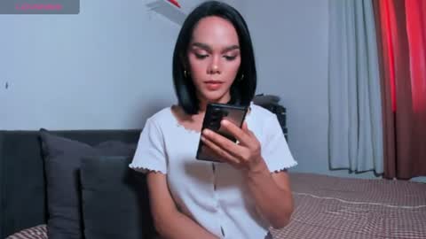 Snapshot of caroline_east chatting on 5, 8, 2026 caroline_east online show from 5, 8, 2026