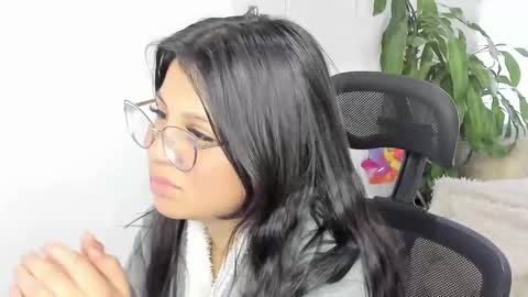 caroline_rodriguez_9 online show from 27, 9, 2025