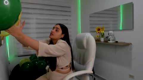 caroline_rodriguez_9 online show from 17, 3, 2026