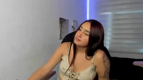 caroline_rodriguez_9 online show from 26, 6, 2026