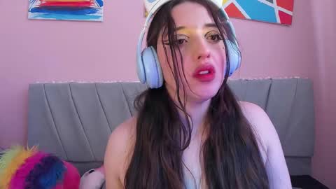 Snapshot of carolinediaz_3 chatting on 12, 12, 2024 online show from 12, 12, 2024