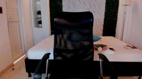 Caro  online show from 15, 11, 2025