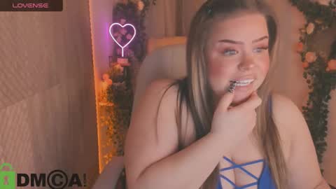 Snapshot of caroll_li chatting on 6, 2, 2025 caroll_li online show from 6, 2, 2025