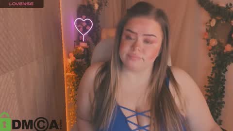 Snapshot of caroll_li chatting on 6, 2, 2025 caroll_li online show from 6, 2, 2025