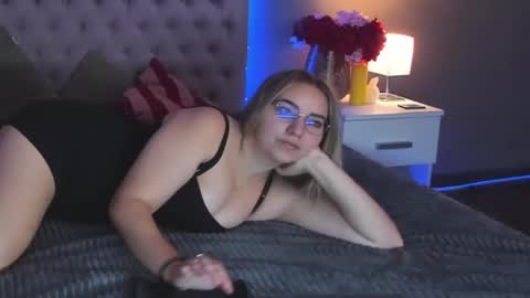 Snapshot of carollflexx chatting on 7, 11, 2025 CarollFlexx online show from 7, 11, 2025