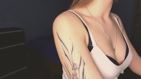 Snapshot of carollgalle chatting on 7, 3, 2026 Carolina online show from 7, 3, 2026