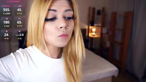 Snapshot of carolynnfernandez chatting on 20, 9, 2025 Hello everyone Im Monica Its my first day Were going to have fun together online show from 20, 9, 2025