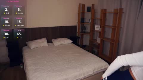 Snapshot of carolynnfernandez chatting on 28, 9, 2025 Hello everyone Im Monica Its my first day Were going to have fun together online show from 28, 9, 2025