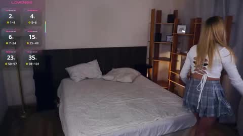 Snapshot of carolynnfernandez chatting on 26, 10, 2025 Hello everyone Im Monica Its my first day Were going to have fun together online show from 26, 10, 2025