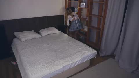 Snapshot of carolynnfernandez chatting on 9, 11, 2025 Hello everyone Im Monica Its my first day Were going to have fun together online show from 9, 11, 2025