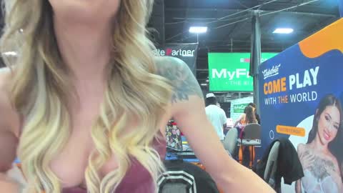 casey kisses online show from 26, 10, 2025