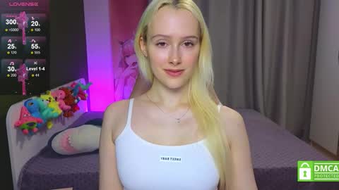 Snapshot of caseylabow chatting on 26, 11, 2025 My name is Casey... Nice to meet you I will be happy to have funthumbs up please its important online show from 26, 11, 2025