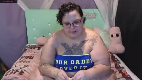 Snapshot of casserole_bbw chatting on 20, 10, 2025 Casserole bbw online show from 20, 10, 2025