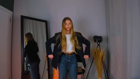 Hello my name is Cassie and my friend Nilo is also here online show from 29, 1, 2025