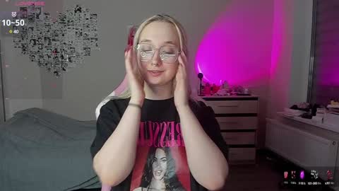 Cassie Rosss online show from 20, 12, 2024