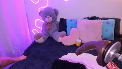 Snapshot of cassiebigass_ chatting on 8, 10, 2025 Bela igzaii9r online show from 8, 10, 2025