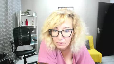 Snapshot of cassiejonas chatting on 7, 7, 2026 CassieJonas online show from 7, 7, 2026