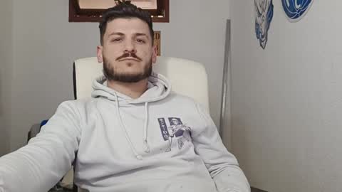 Mike Moreira online show from 1, 4, 2026