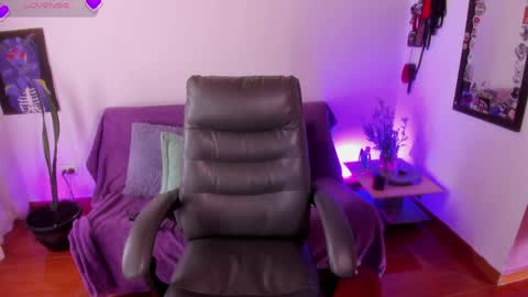 Cata green model independient online show from 4, 5, 2026