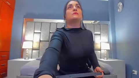 Cata Joness  My schedule 2200 - 0500 GMT -5 online show from 22, 10, 2025