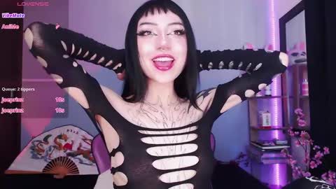 Cati help me reach my goal of 100 thumbs up again 3 online show from 19, 2, 2025