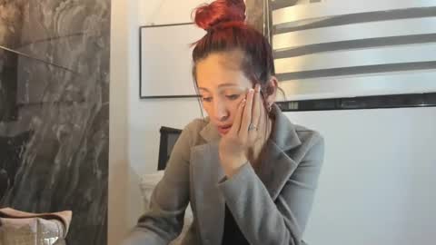 Snapshot of catt_evans1 chatting on 12, 12, 2024 CATT EVANS online show from 12, 12, 2024